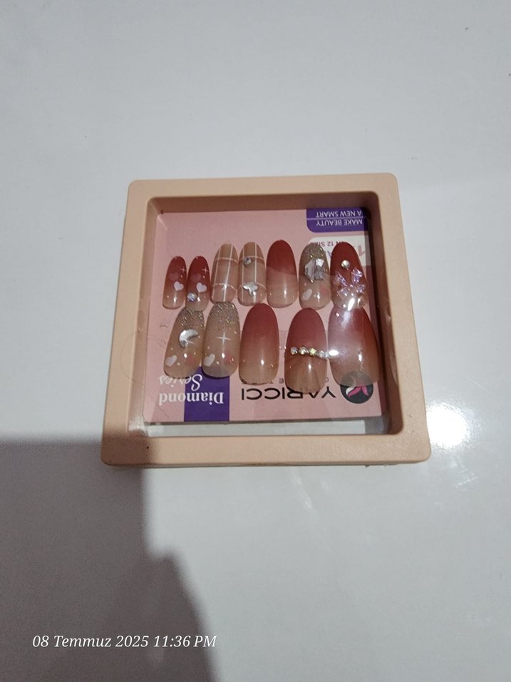 Pastel Bej Takma Tırnak Seti ve Yapıştırıcı - Görsel 2