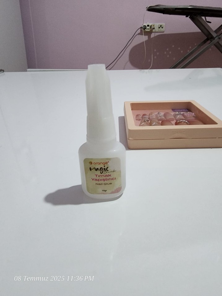 Pastel Bej Takma Tırnak Seti ve Yapıştırıcı - Görsel 3