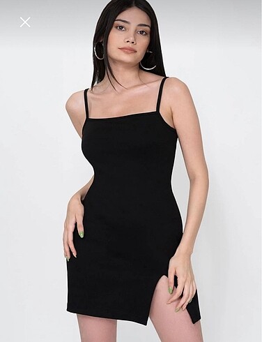 siyah yırtmaçlı askılı mini etek