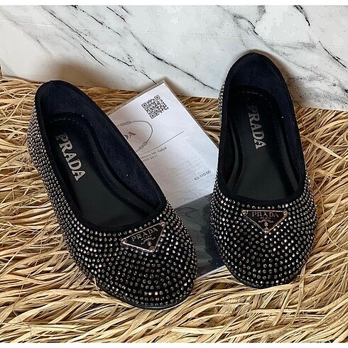 Prada siyah taşlı babet
