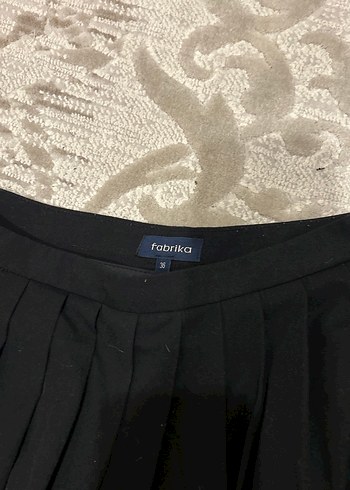 Fabrika Siyah Şortlu Pilili Midi Mini Etek