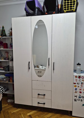 3 kapılı Gardolap