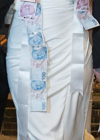 Straplez Tüy Detaylı Beyaz Denizkızı Gelinlik - Görsel 6