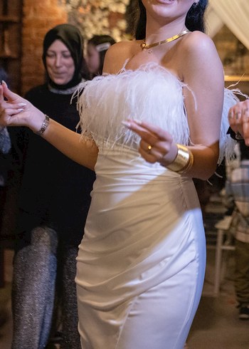 Straplez Tüy Detaylı Beyaz Denizkızı Gelinlik - Görsel 2