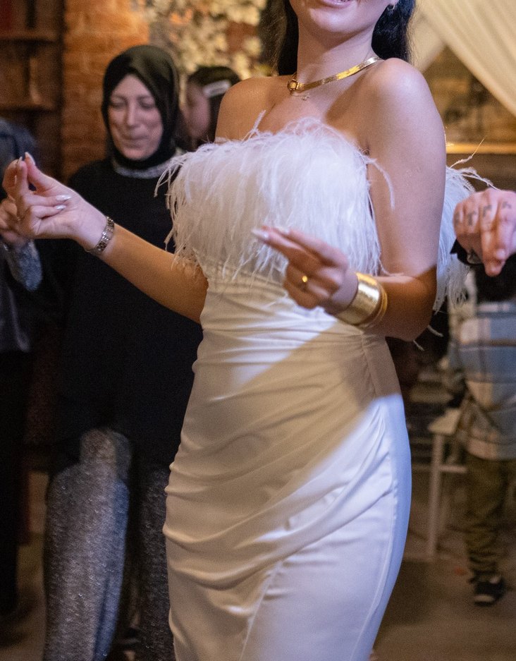 Straplez Tüy Detaylı Beyaz Denizkızı Gelinlik - Görsel 2