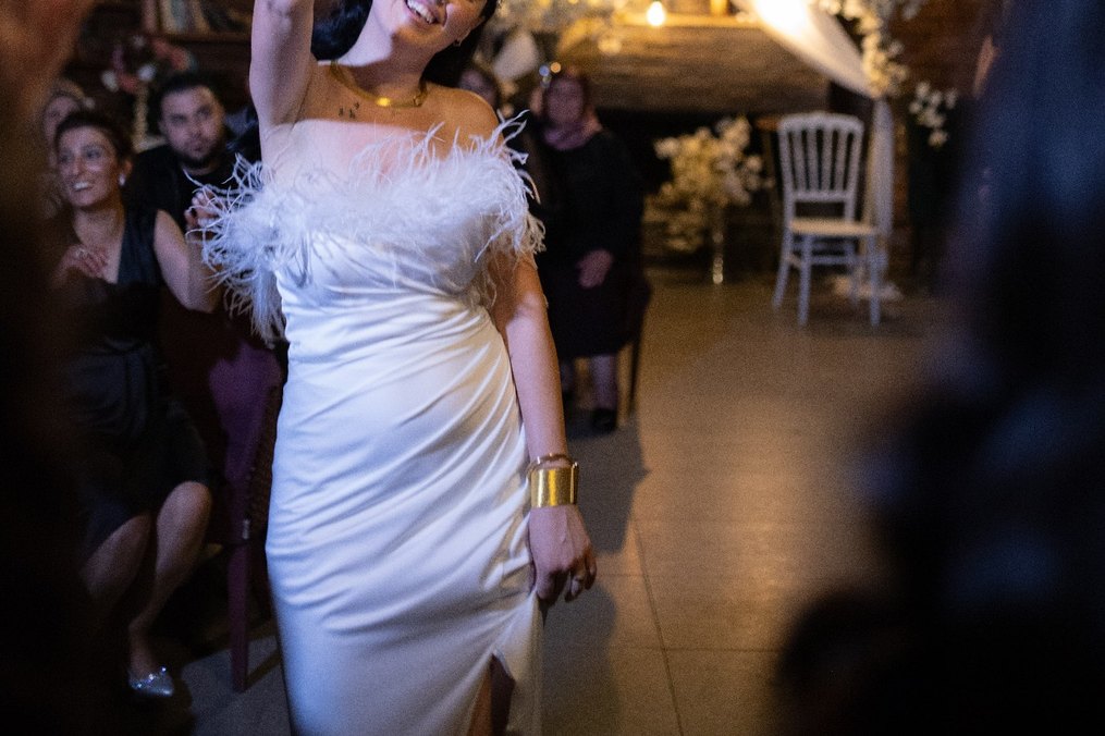 Straplez Tüy Detaylı Beyaz Denizkızı Gelinlik - Görsel 5