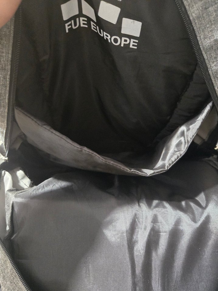 Gri Fermuarlı Minimalist Erkek Sırt Çantası - Görsel 4