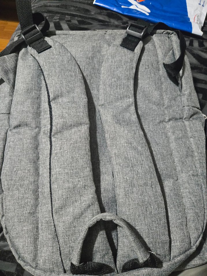 Gri Fermuarlı Minimalist Erkek Sırt Çantası - Görsel 5