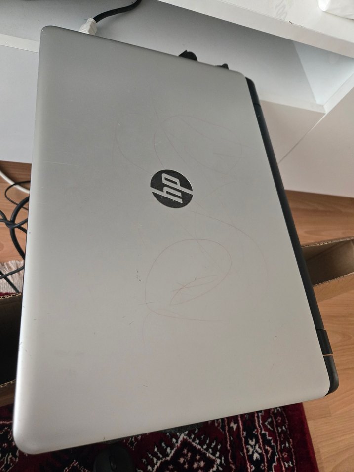 Beyaz Laptop Dizüstü Bilgisayar - Görsel 4