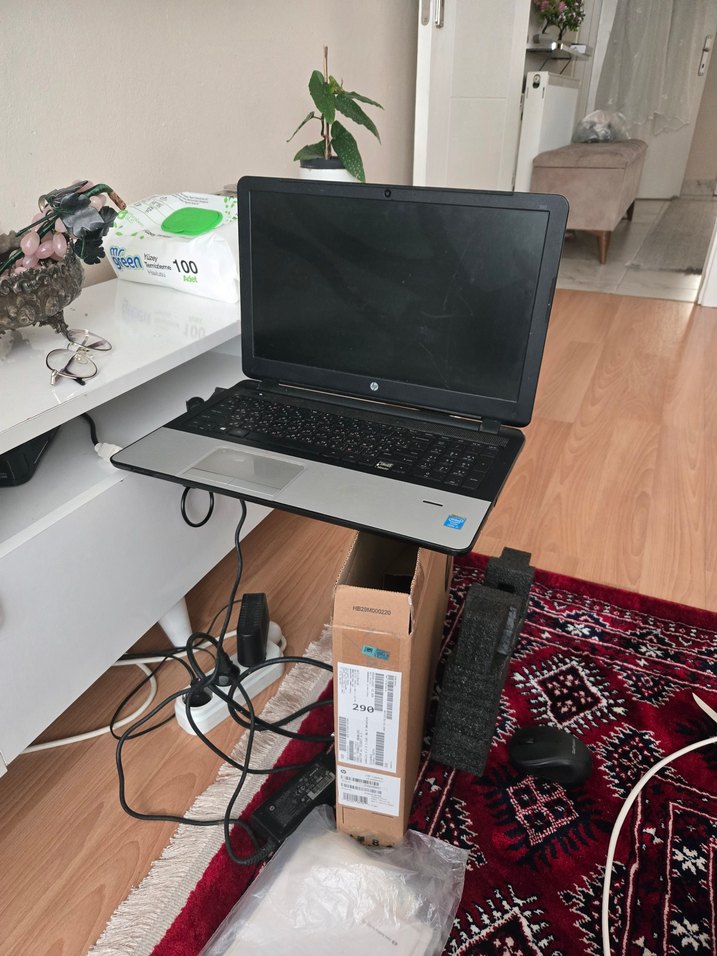 Beyaz Laptop Dizüstü Bilgisayar - Görsel 3