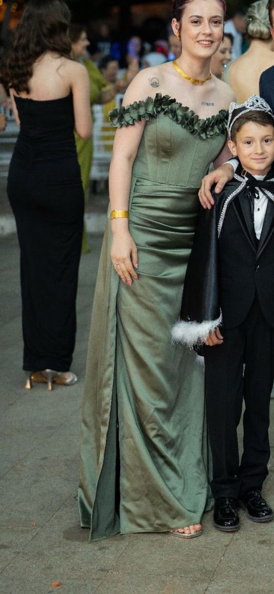 Zeytin yeşili abiye - Görsel 2