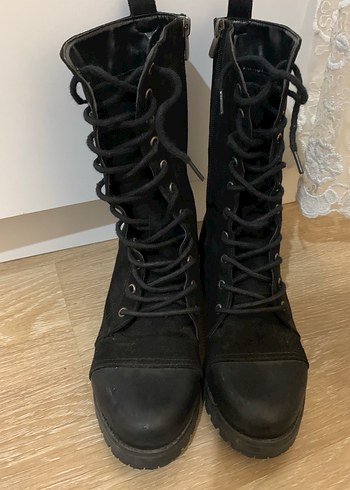 Siyah Süet Bağcıklı Gotik Kadın Botları - Görsel 2