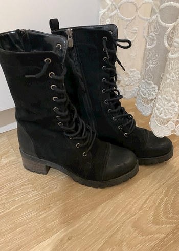 Siyah Süet Bağcıklı Gotik Kadın Botları - Görsel 3