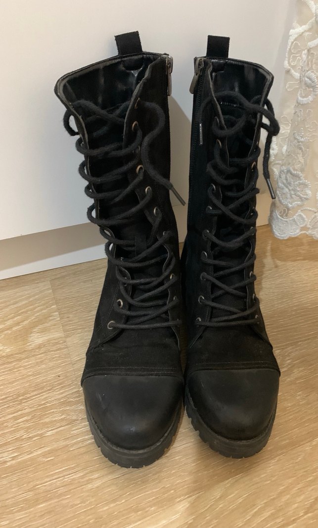 Siyah Süet Bağcıklı Gotik Kadın Botları - Görsel 2