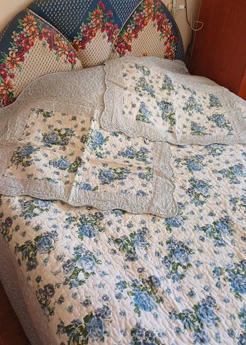 Mavi Çiçek Desenli Pastel Yatak Örtüsü - Görsel 2