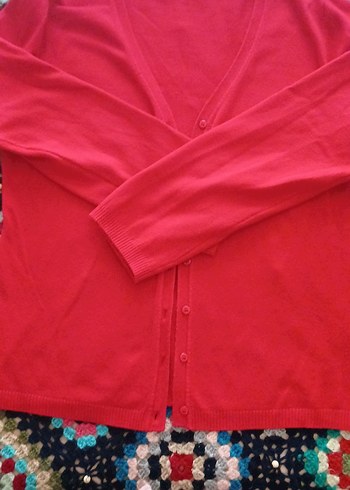 Düğmeli Kırmızı V Yakalı Kadın Hırka - Görsel 4