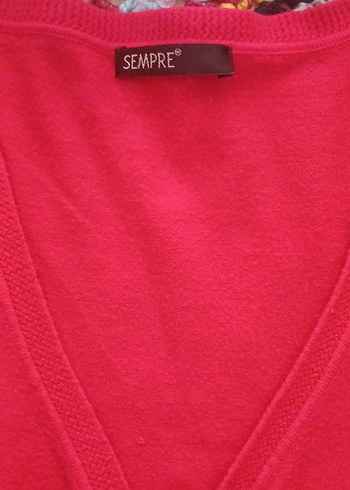 Düğmeli Kırmızı V Yakalı Kadın Hırka - Görsel 2