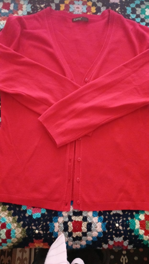 Düğmeli Kırmızı V Yakalı Kadın Hırka - Görsel 4