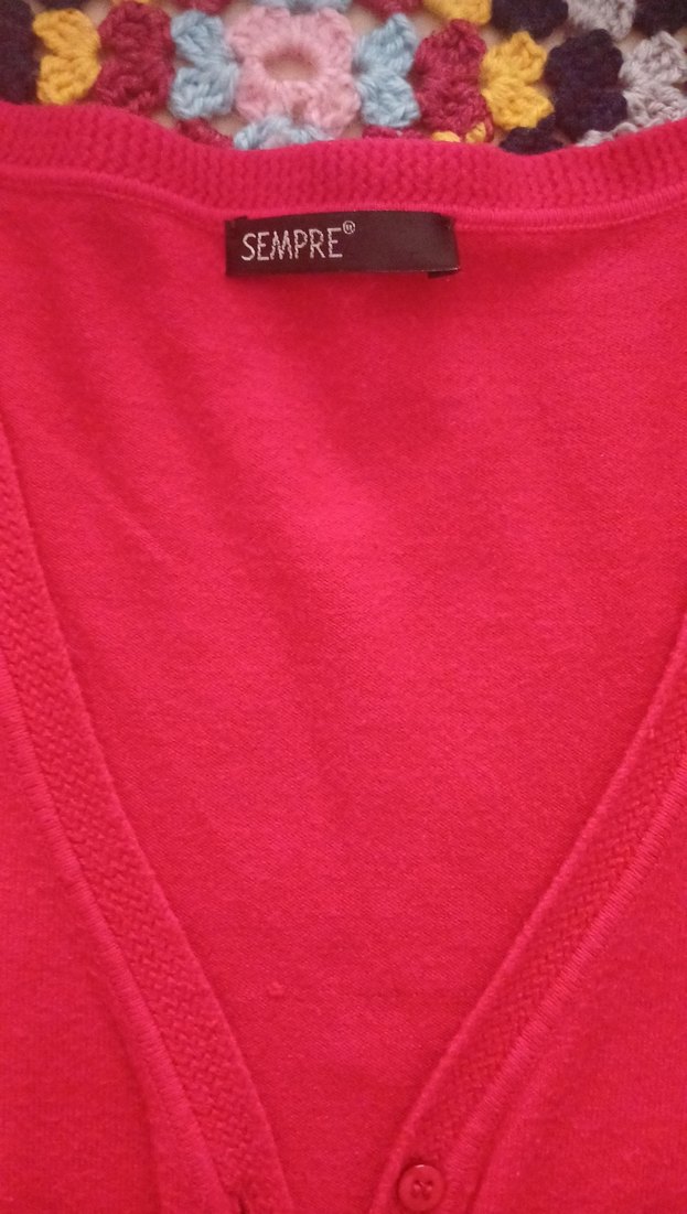 Düğmeli Kırmızı V Yakalı Kadın Hırka - Görsel 2