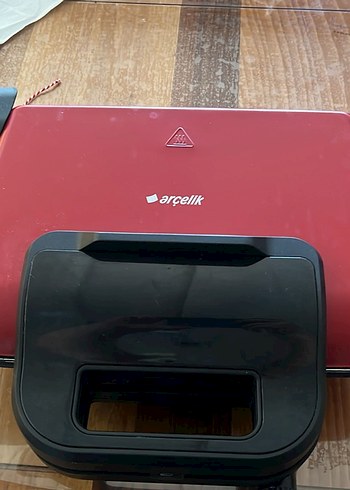 Arçelik Kırmızı Tost Makinesi