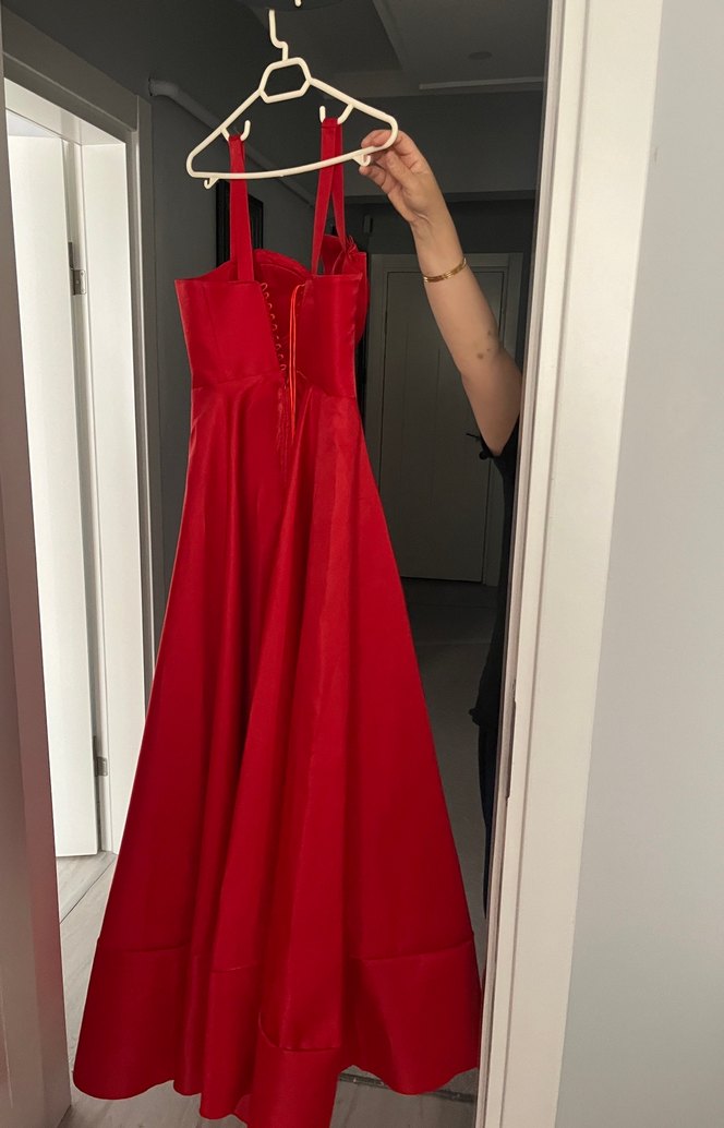 Klasik Kırmızı Uzun Drapeli Straplez Abiye - Görsel 4