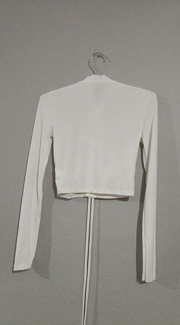 Beyaz Pilili Yüksek Yakalı Kadın Bluz - Görsel 2