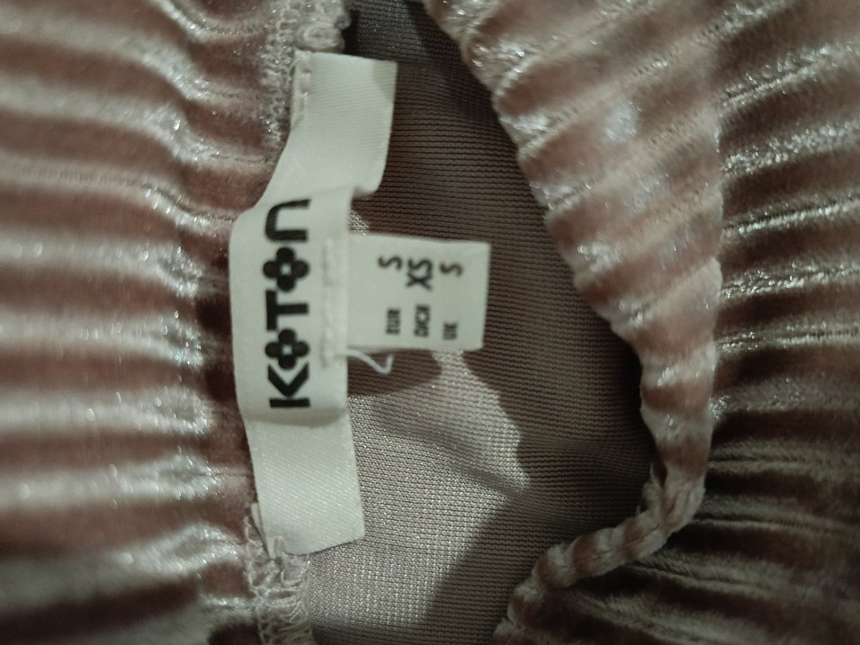 Bej Pilili Uzun Kollu Yüksek Yakalı Bluz - Görsel 3