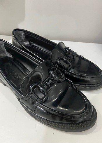 Zara Parlak Siyah Metal Detayli Loafer