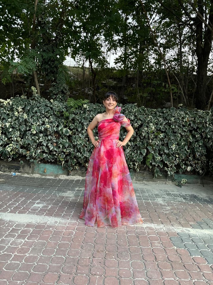 Pembe Batik Desenli Drapeli Uzun Abiye - Görsel 3