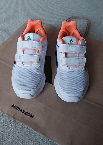 35 Beden Beyaz Erkek Çocuk Adidas Spor Ayakkabı
