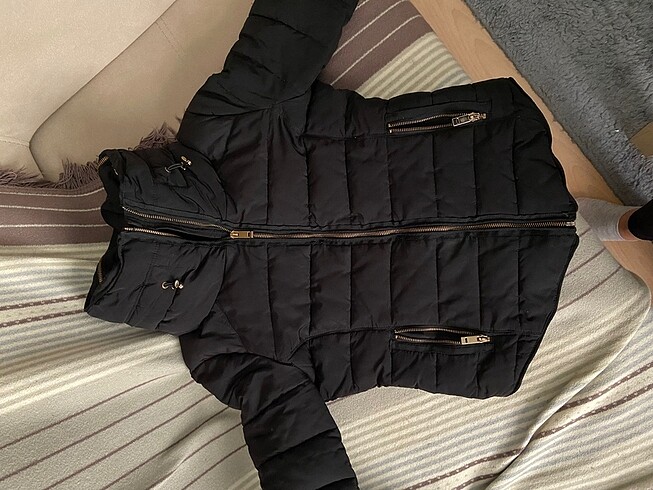 Zara Mont