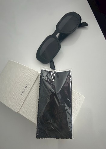 Prada Siyah Transparan Kadın Güneş Gözlüğü
