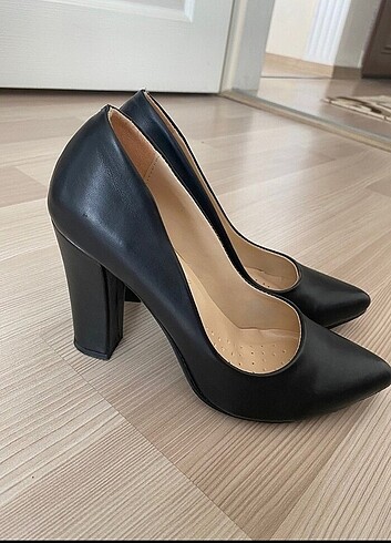 Siyah stiletto 