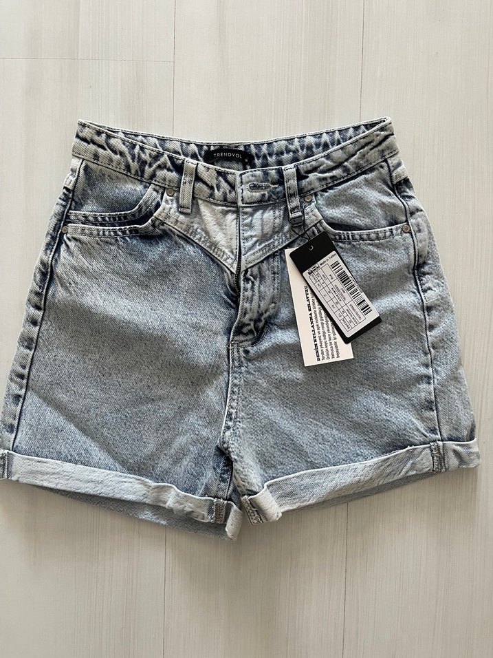 Yüksek Bel Denim Şort - Görsel 4