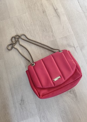 Pembe Zincir Detaylı Kadın Çanta