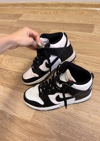 39 Beden Nike Siyah Beyaz Bağcıklı Kadın Spor Ayakkabı