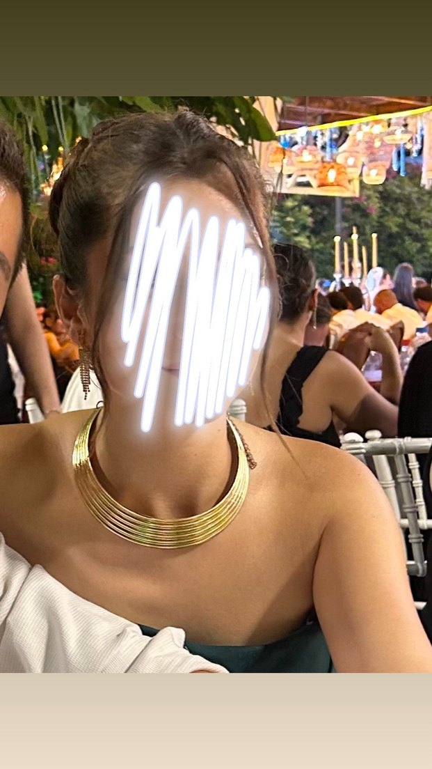 Uzun Parlak Altın Çizgili Kadın Kolye - Görsel 2