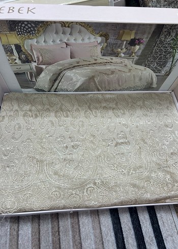 İşlemeli Beyaz Yatak Örtüsü - Görsel 2