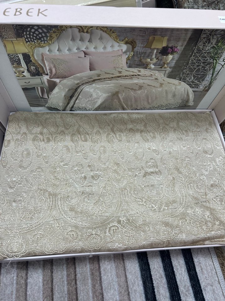 İşlemeli Beyaz Yatak Örtüsü - Görsel 2