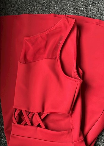 Kırmızı V Yakalı Midi Spor Abiye Elbise - Görsel 3