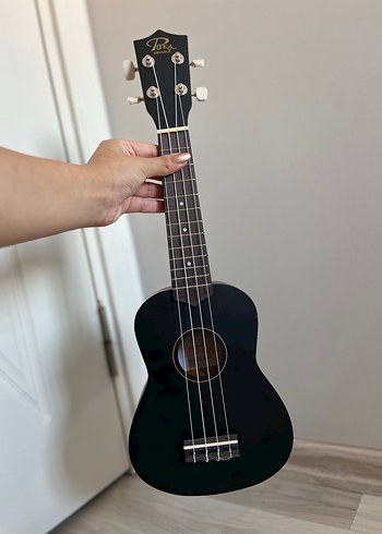 Siyah Klasik Ukulele