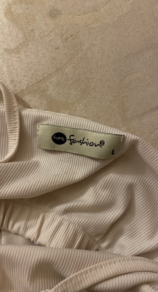 Bej Kadın Atlet, Kayık Yaka, Sade Tasarım - Görsel 2