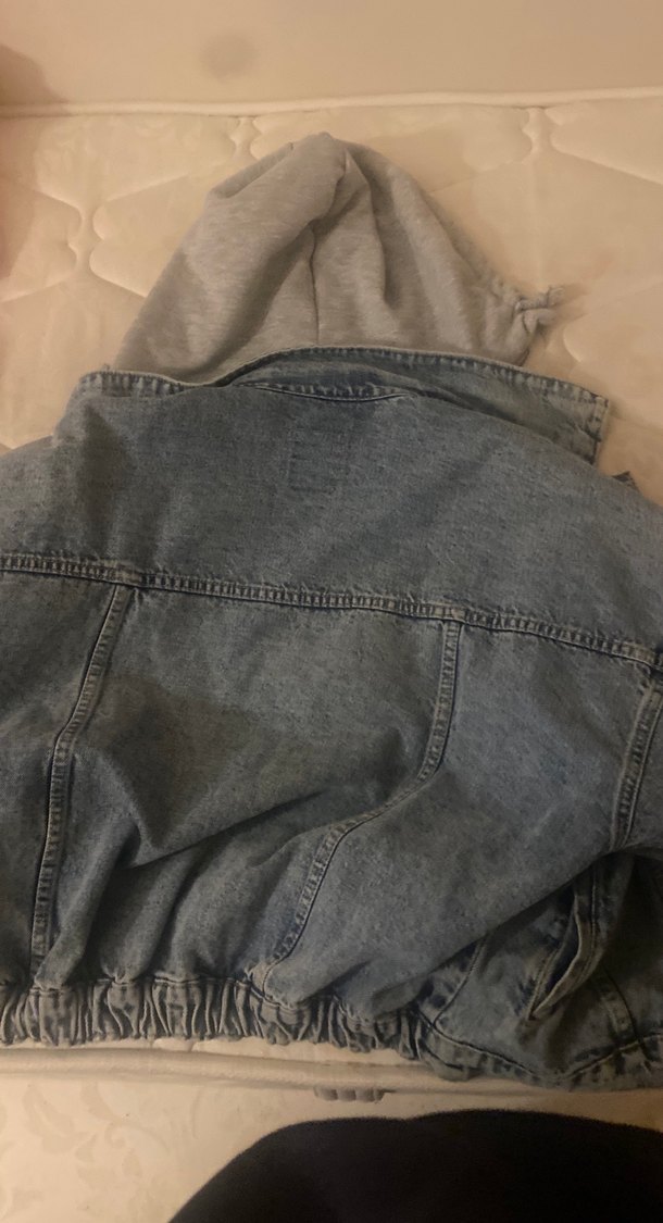 Gri Kapüşonlu Düğmeli Kadın Denim Ceket - Görsel 3