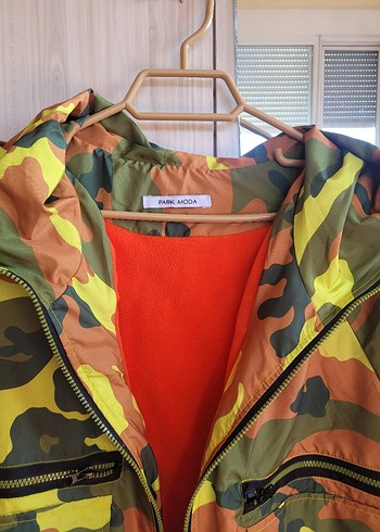 Kamuflaj desenli yağmurluk - Görsel 4