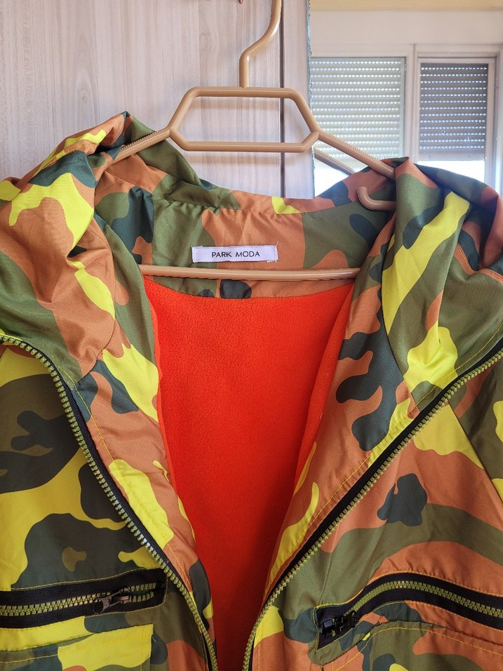 Kamuflaj desenli yağmurluk - Görsel 4