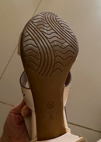Diğer Bej Süet Desenli Kadın Dolgu Topuklu Ayakkabı
