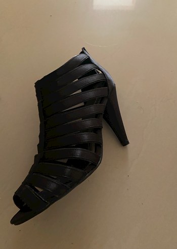 Siyah Tokalı Yüksek Topuklu Gotik Kadın Ayakkabı