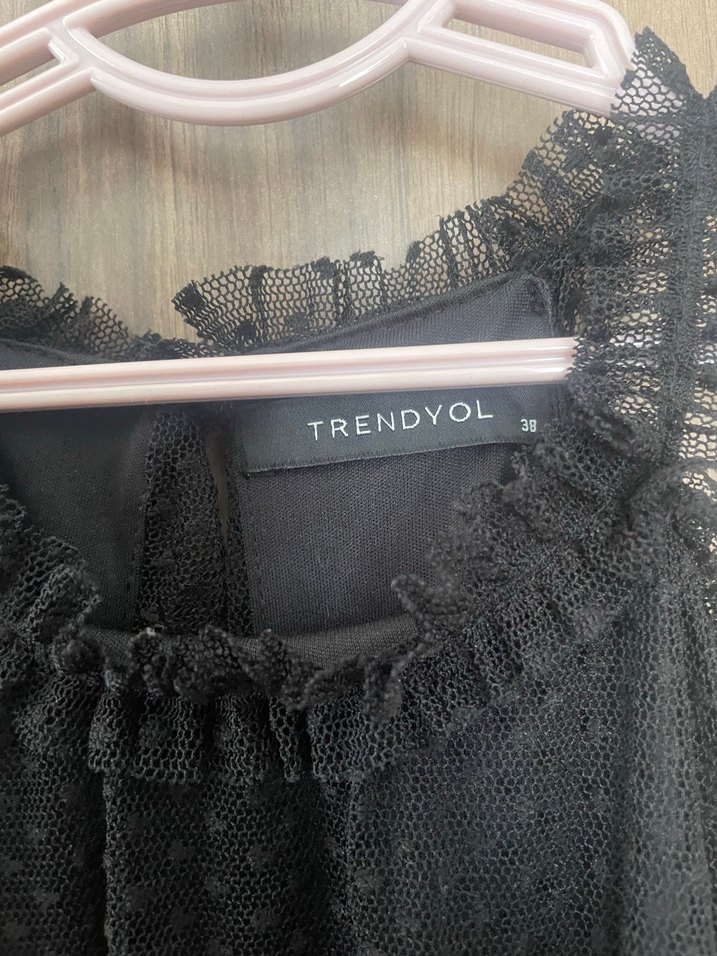 Siyah fırfırlı tüllü elbise - Görsel 4