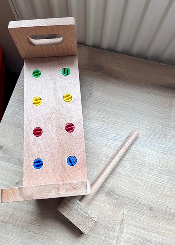 Renkli Ahşap Çekiçli Oyuncak