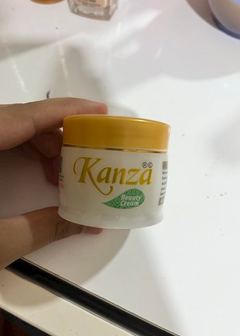 cilt beyazlatıcı ve pürüzsüzleştirici krem 